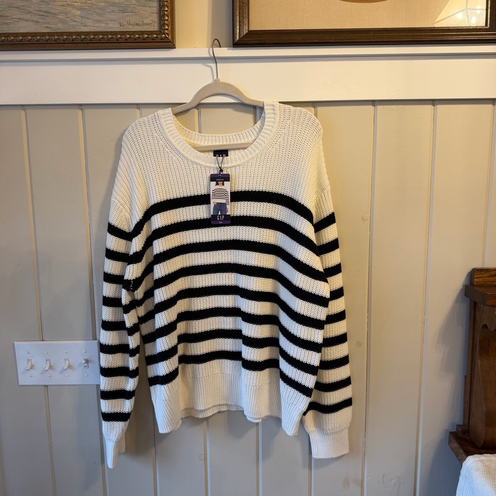 NWT GAP Black and White Striped Crew Neck Sweater, Size XXL
